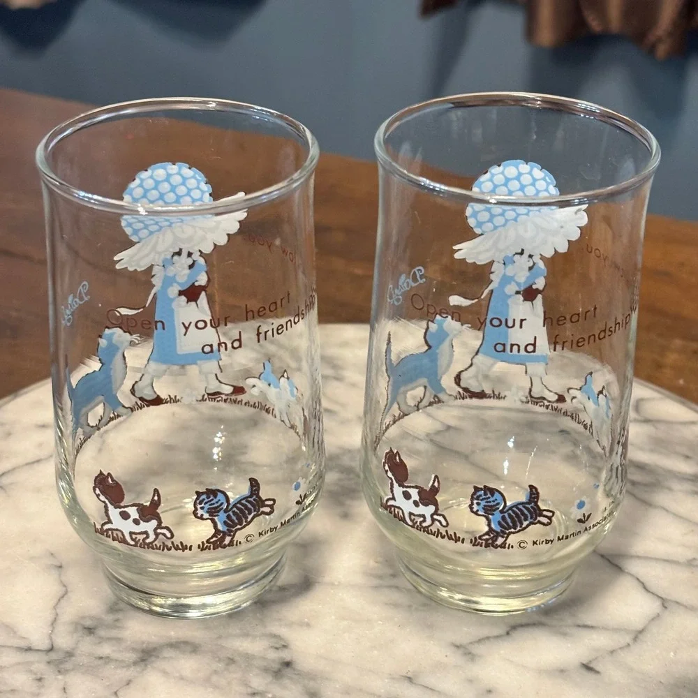 2pc VTG 1974 Kirby Martin Daisy Holly Hobbie‎ 12oz Juice Glass Blue Kittens Cats